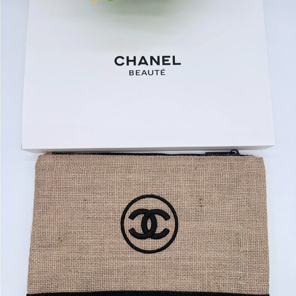 Chanel Beauty Cosmetic Bag Gift Bag Makeup Pouch New In Box 11” * 8”